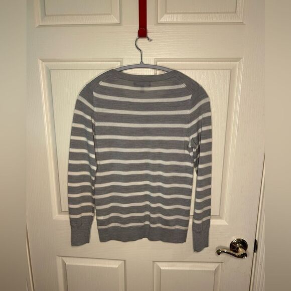 Banana Republic sweater - Picture 2 of 4